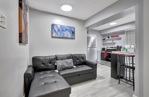 Pineapple Grove Arts District Apartment | Pet-Friendly Studio Steps from the Beach with Ocean View
