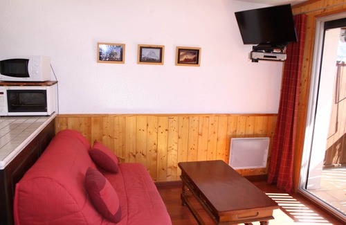 Barcelonnette Apartment | Cozy Studio with Balcony Near Downtown – Guest Rated 8.6/10