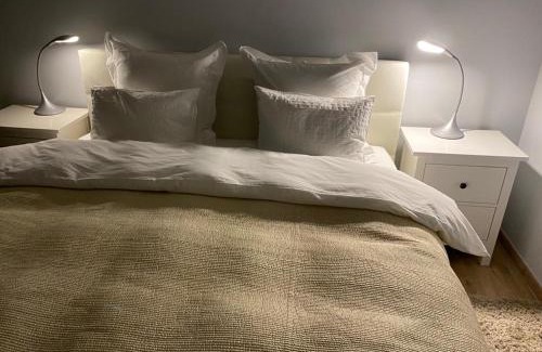 Heist Apartment | Welcoming Studio: Child-Friendly Stay with 9.2/10 Rating