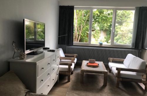 Heist Apartment | Welcoming Studio: Child-Friendly Stay with 9.2/10 Rating