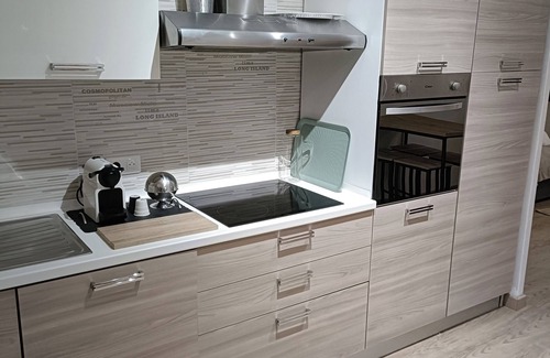 Menton Apartment | Ideal Studio Retreat with Spa and Hot Tub Amenities