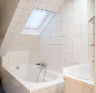 Strasbourg -Saint-Denis Apartment | Stylish Studio in Paris: Smart TV, WIFI & Child-Friendly