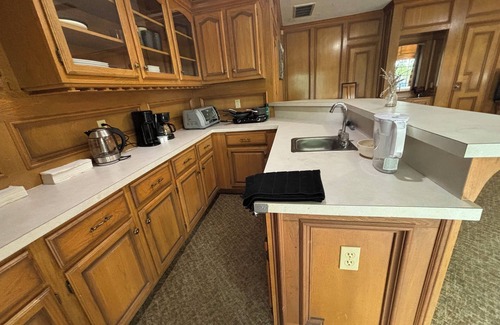Austin Apartment | Spacious Studio Mins To Downtown Austin, UT, Zilker Park, Barton Springs