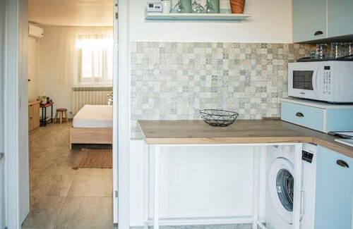 Navodari House | Cozy Studio Retreat Near the Lake - Guest Rated 10/10