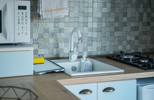 Navodari House | Cozy Studio Retreat Near the Lake - Guest Rated 10/10