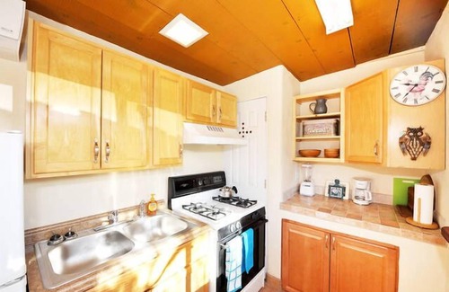 West Alameda Apartment | Serene Retreat with Pool & Spa, Just 5 Miles to Plaza