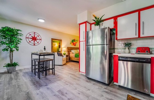 Coral Ridge Apartment | Guest Rated 10/10: Studio with Patio & Grill Amenities