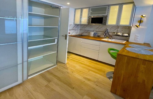Bagneux Apartment | Inviting Studio with Terrace & Ocean Views for Families