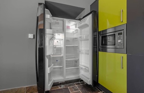 Hethel House | Stylish 4-Bed Home with Patio, Garden & Parking Access