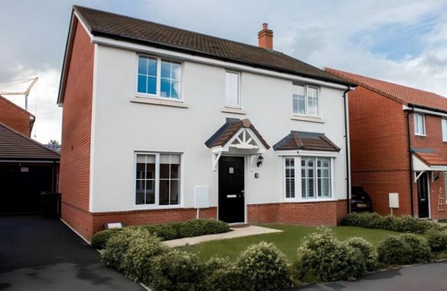 Southampton House | Prime Location 4-Bedroom Home with Family-Friendly Amenities