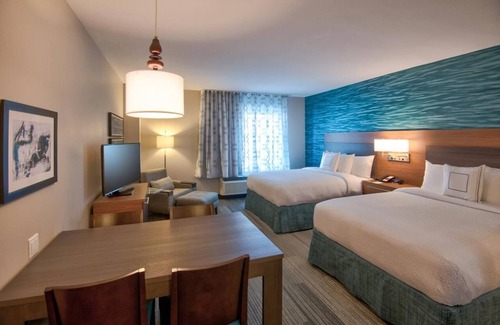 Flagami Hotel | Elegant Suite with Kitchen & Breakfast Near Miami Airport