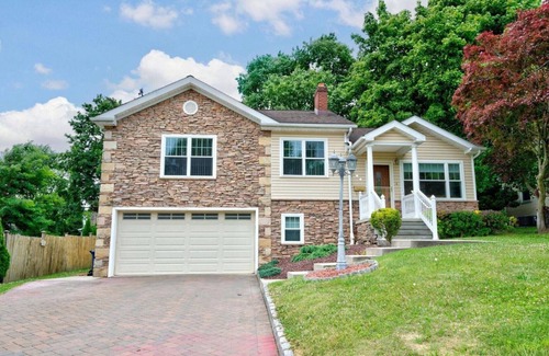 Lawrenceville House | “Spacious Suite Near Princeton” with “Private Bath In The Room”