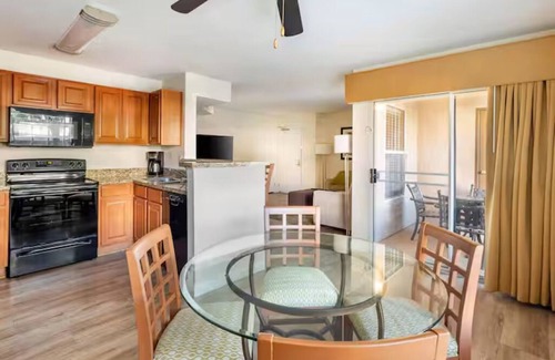 Las Vegas Hotel | Your Perfect Escape: Pool & Kitchen Near Charlie Frias Park
