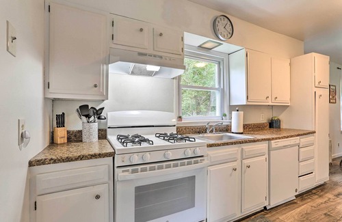 Circleville House | Inviting Sullivan County House with Fire Pit & Spa Retreat
