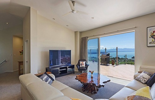 Britannia Heights House | Spacious, Sunny Nelson Holiday Home with Sea Views!