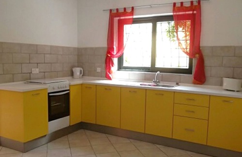 Iklin Apartment | Bright Apartment in Villa with Child-Friendly Amenities