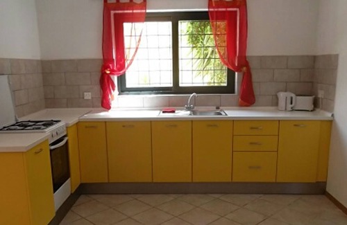 Iklin Apartment | Bright Apartment in Villa with Child-Friendly Amenities