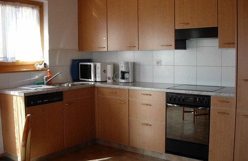 Vex Ski Chalet | Sunny Chalet Retreat with Kitchen & Breakfast Included