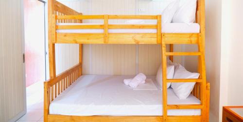 Mendez Crossing West Apartment | Spacious Taal View 2BR for 8 Pax in Tagaytay with Free Parking