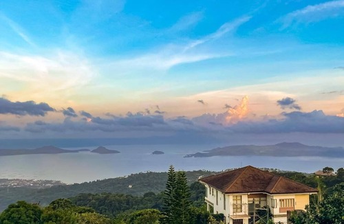 Tagaytay Resort | Inviting Tagaytay Retreat Ideal for Family Gatherings