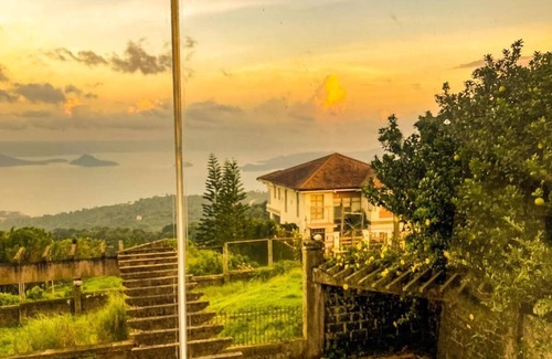 Tagaytay Resort | Inviting Tagaytay Retreat Ideal for Family Gatherings