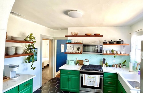 Bushrod House | Charming Temescal Home near UC-Berkeley with Outdoor Dining