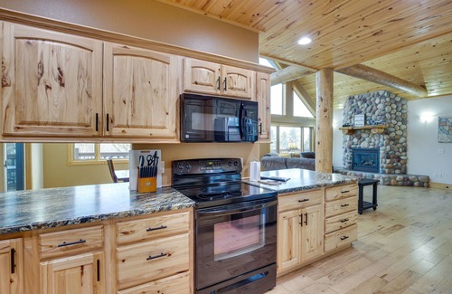 Lead Cabin | Cozy Terry Peak Cabin Near Ski Lift with Hot Tub & Spa