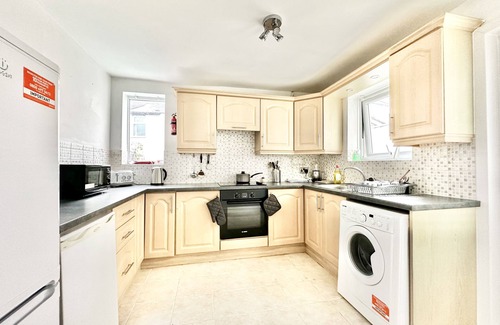 Wallasey House | Relaxing Three Bed House with Private Garden Near Beach