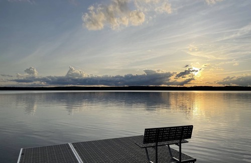 Crandon Cottage | Family-Friendly Cottage with Lake Views at Metonga