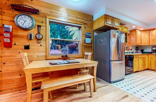 Joseph House | Beautiful Three-Level House Near Lake with Free WiFi