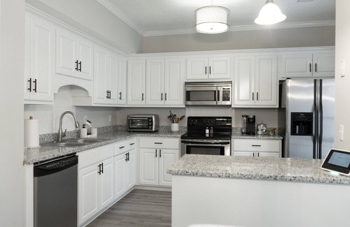 National Hills House | Renovated Townhome with Pool & Breakfast in Prime Augusta