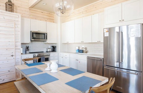 Cinnamon Shore House | Inviting Townhome with Pool & Family Amenities at Cinnamon Shore