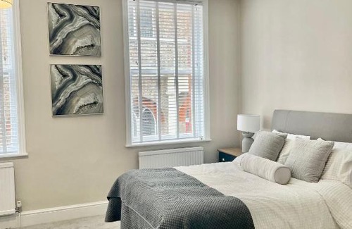 Malton Apartment | Inviting Townhouse Room in Central Malton - Family Friendly