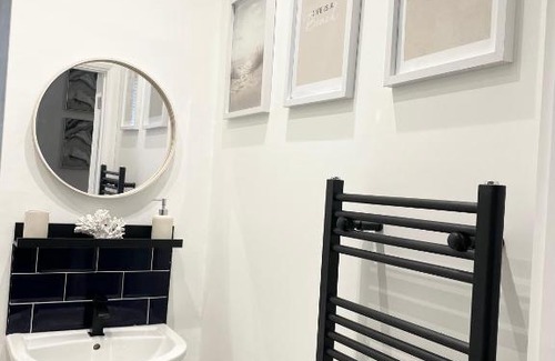Malton Apartment | Inviting Townhouse Room in Central Malton - Family Friendly