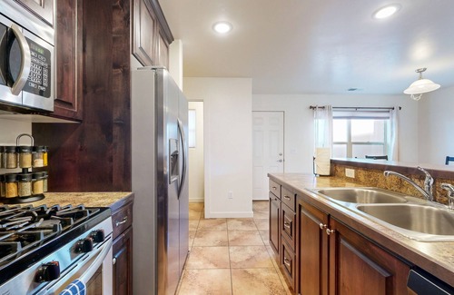 Moab South Valley House | Spacious townhouse with shared heated pool, tennis courts, & balcony views