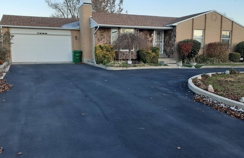 West Jordan House | Premier Two Bedroom Suite Near Top Ski Resorts & Breakfast