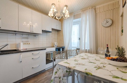 Veragi House | Riverfront Two-Level Four Bedroom Apartment Retreat