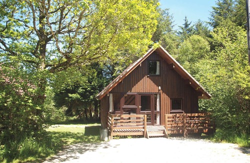 Brazzacott Ski Chalet | Cozy Two-Storey A-Frame Lodge with Family Amenities
