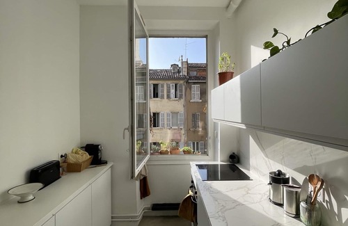 Lodi Apartment | Guest Rated 10/10: Ideal Marseillan Flat with Kitchen