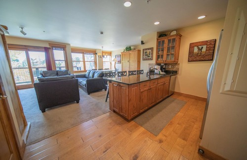 River Run Condo | Top-Rated Retreat with Pool & Hot Tubs in Keystone