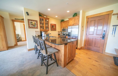River Run Condo | Top-Rated Retreat with Pool & Hot Tubs in Keystone