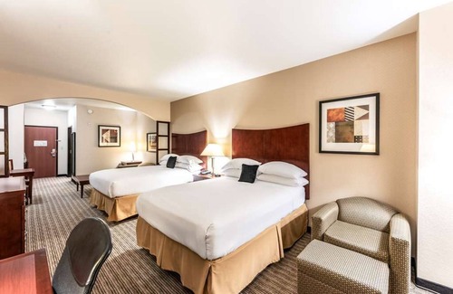 Mineral Wells Hotel | Spacious Unit for Business Travel, Free Breakfast, Free Parking, Free Wifi