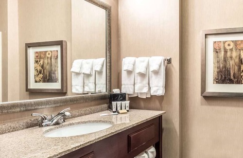 Mineral Wells Hotel | Spacious Unit for Business Travel, Free Breakfast, Free Parking, Free Wifi