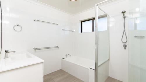 Woorim House | Inviting Unit with Bay Views – Boyd St, Woorim