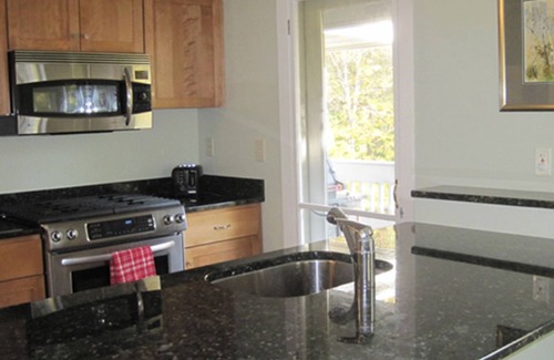 Warren Condo | Top-Rated Condo Steps from the Slopes - Paradise Awaits!
