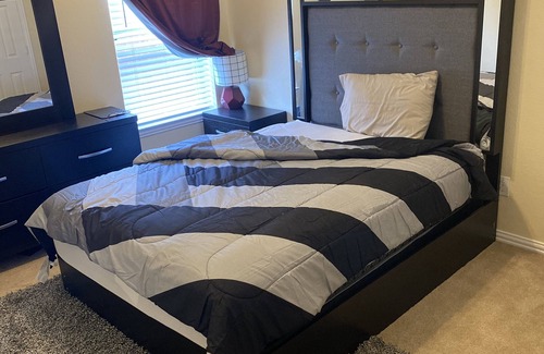 Little Elm House | Pet-Friendly Retreat with Kitchen, Rated 8.8/10 by Guests