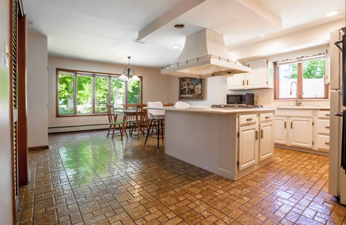Parsippany Apartment | Spacious 5-bedroom apartment with AC and WiFi in charming Parsippany-Troy Hills