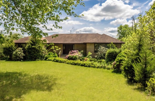 Parsippany Apartment | Spacious 5-bedroom apartment with AC and WiFi in charming Parsippany-Troy Hills