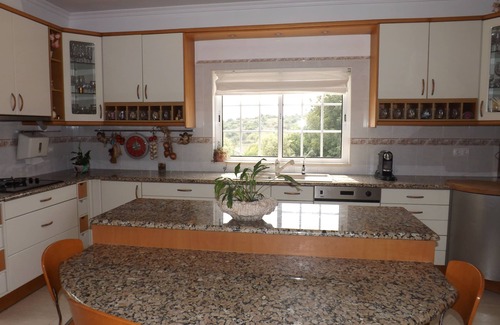 Pata de Cima Villa | Top-Rated V4 Retreat with Pool and Ocean Views