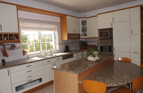 Pata de Cima Villa | Top-Rated V4 Retreat with Pool and Ocean Views